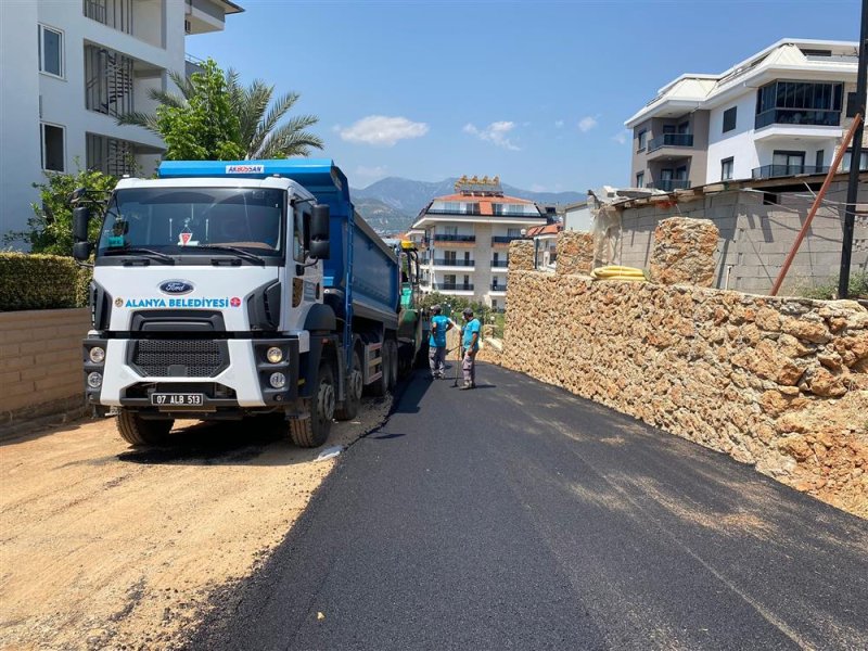 Merkezde sıcak asfalt atağı devam ediyor