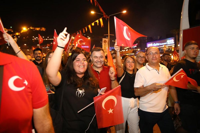 Başkan yücel’den fener alayı ve funda arar konserine davet  “ay yıldızlı türk bayraklarıyla cumhuriyet şölenimizde buluşalım”