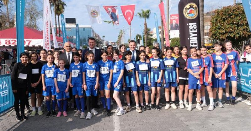 Alanya Okullar Arası Atatürk Koşusu yapıldı