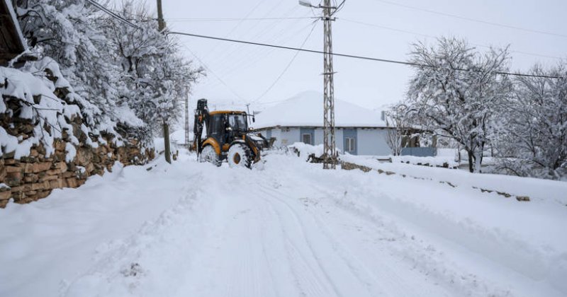 Antalya Büyükşehir Karla Kaplı Yolları Açıyor
