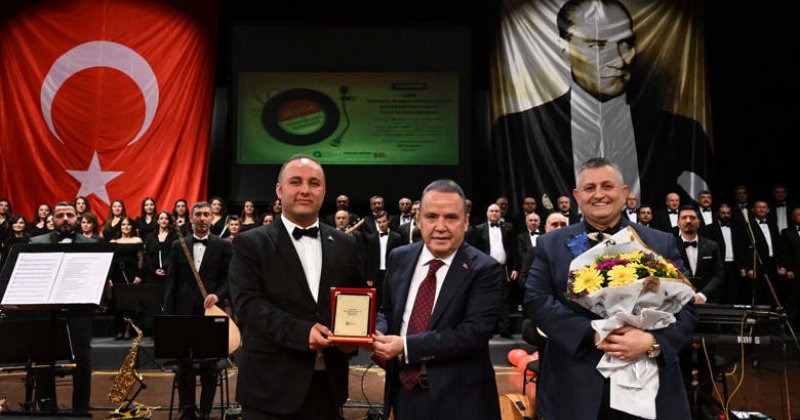 Başkan Böcek “Sevda Türküleri” Konserini Izledi