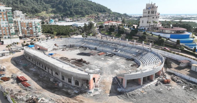 Kumluca’nın Yeni Simgesi Atatürk Stadyumu Hızla Yükseliyor