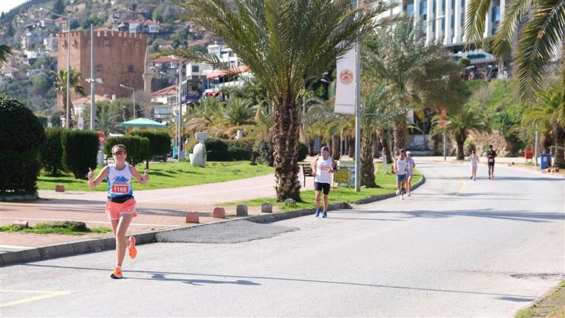 24. alanya atatürk halk koşusu ve yarı maratonu tamamlandı