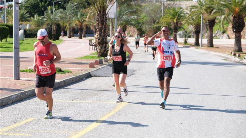 24. alanya atatürk halk koşusu ve yarı maratonu tamamlandı