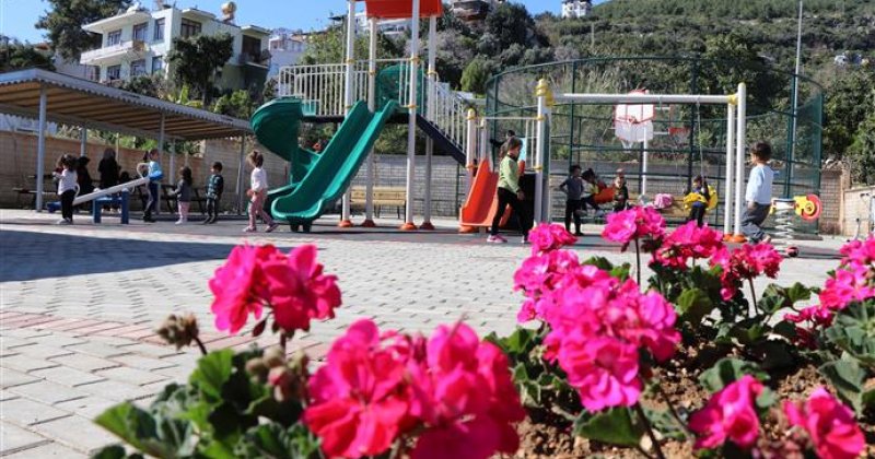 Alanya belediyesi kente yeni çocuk parkları kazandırmaya devam ediyor