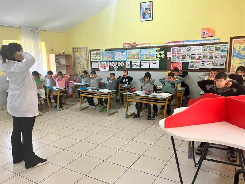 Alanya belediyesi kırsal bölgelerdeki okullarda öğrencileri yalnız bırakmıyor