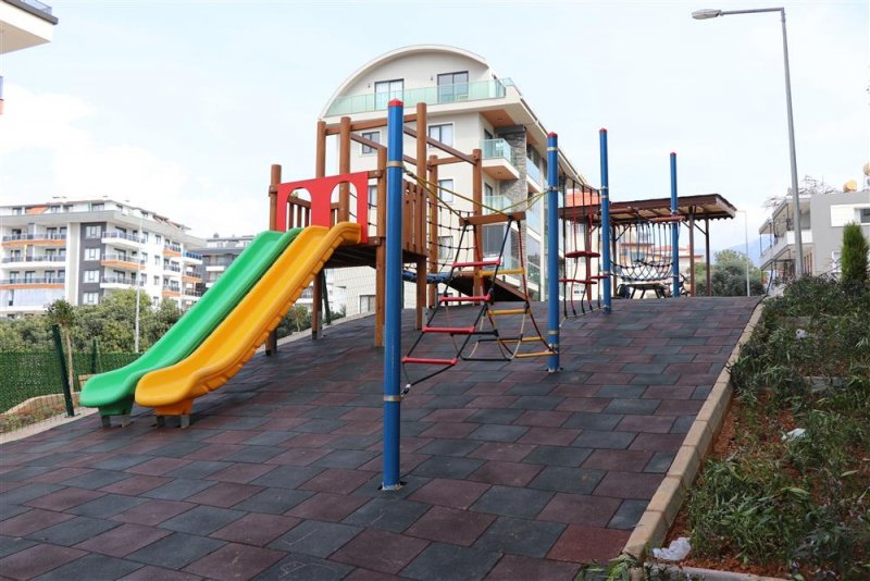 Alanya belediyesi park ve bahçeler müdürlüğü çocuk parkları yapmaya devam ediyor