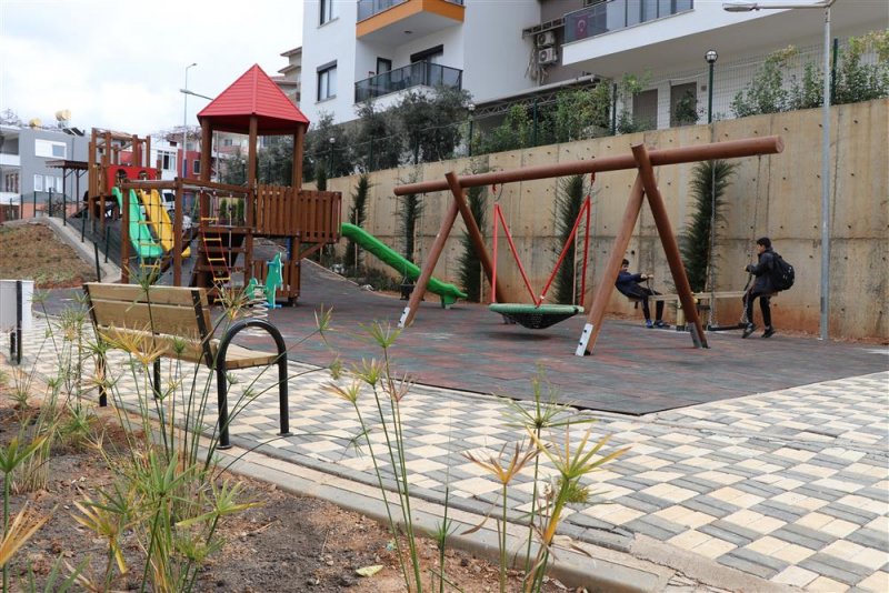 Alanya belediyesi park ve bahçeler müdürlüğü çocuk parkları yapmaya devam ediyor