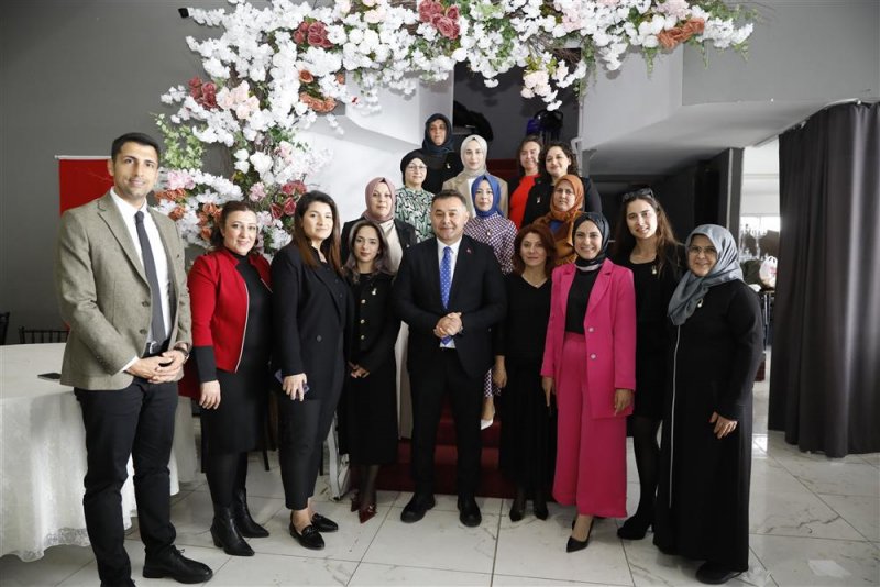 Başkan yücel: hizmet yolunda kadınlarımızla el ele vereceğiz - başkan yücel 8 mart’ta kadınlarla buluştu