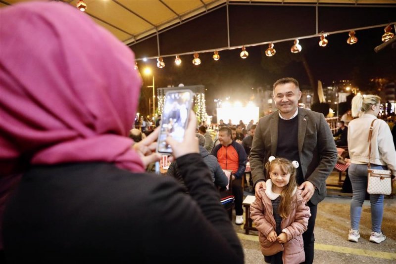 Başkan yücel ramazan meydanı’nda vatandaşlarla buluştu
