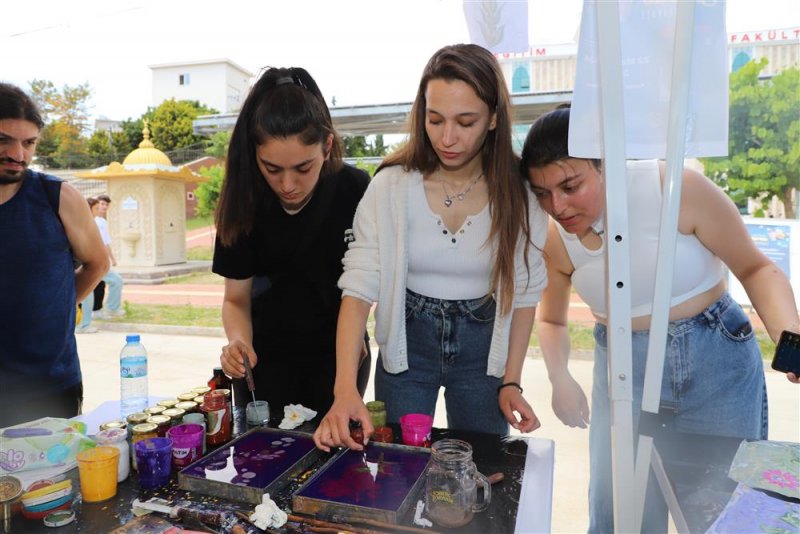 Alanya belediyesi üniversite öğrencilerini bahar şenliğinde sanatla buluşturdu