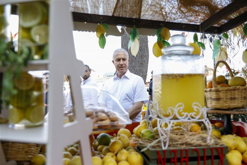 Başkan özçelik tescilli fıstıklı limonatayı tanıttı