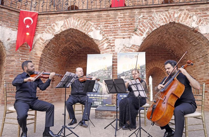 Cumhurbaşkanlığı senfoni orkestrası’ndan tarihi kızılkule’de klasik müzik esintileri
