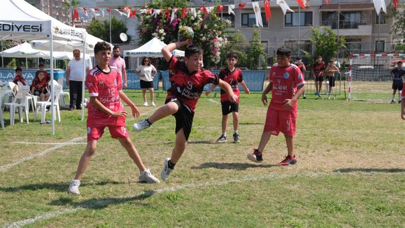 29. alanya ramazan demirci açık alan hentbol turnuvası sona erdi.