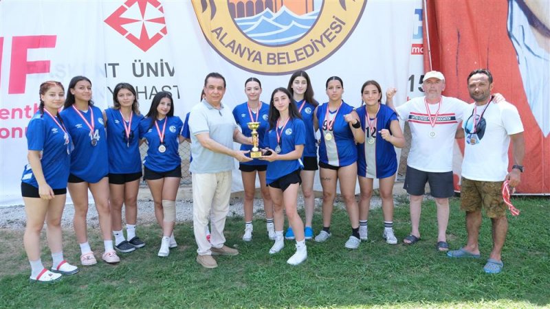 29. alanya ramazan demirci açık alan hentbol turnuvası sona erdi.