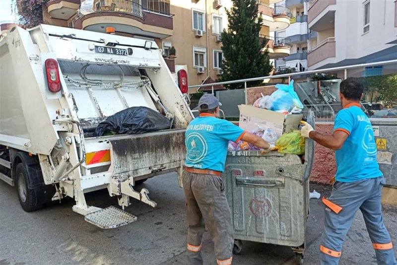 Alanya belediyesi bayram boyunca 5 bin 239 ton atık topladı