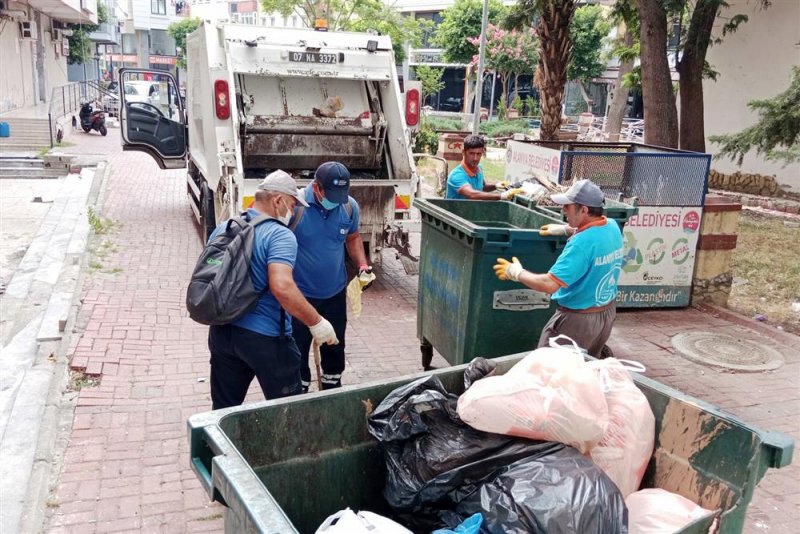 Alanya belediyesi bayram boyunca 5 bin 239 ton atık topladı