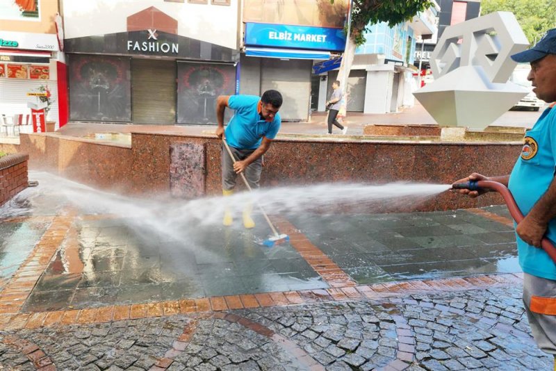 Alanya belediyesi bayram boyunca 5 bin 239 ton atık topladı