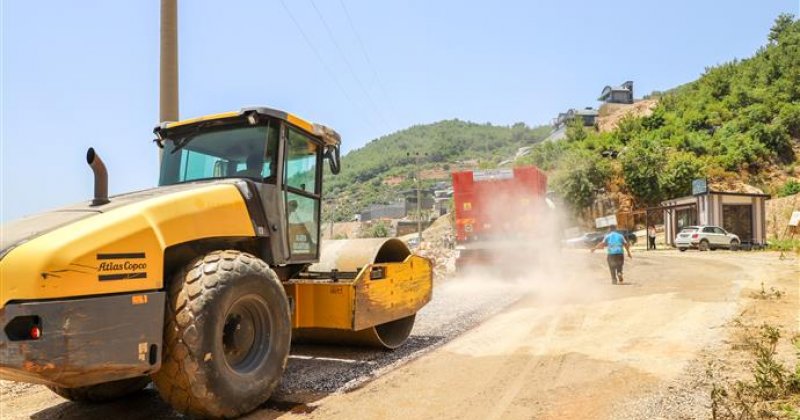 Alanya belediyesi bozuk ve eskimiş yolları yeniliyor