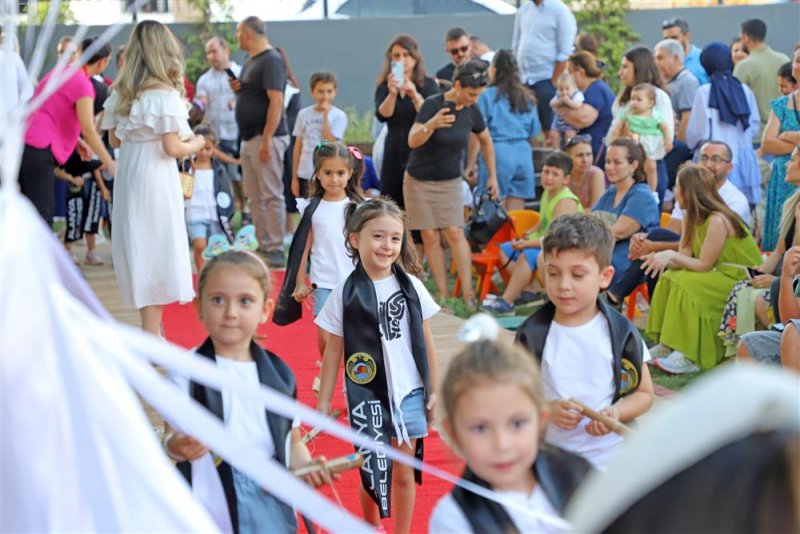 Alanya belediyesi kreş ve çocuk akademisi’nde mezuniyet heyecanı 80 çocuk anaokuluna uğurlandı