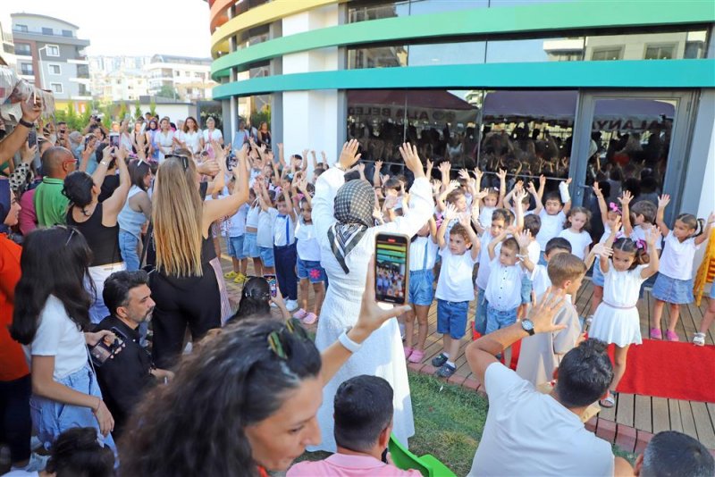Alanya belediyesi kreş ve çocuk akademisi’nde mezuniyet heyecanı 80 çocuk anaokuluna uğurlandı