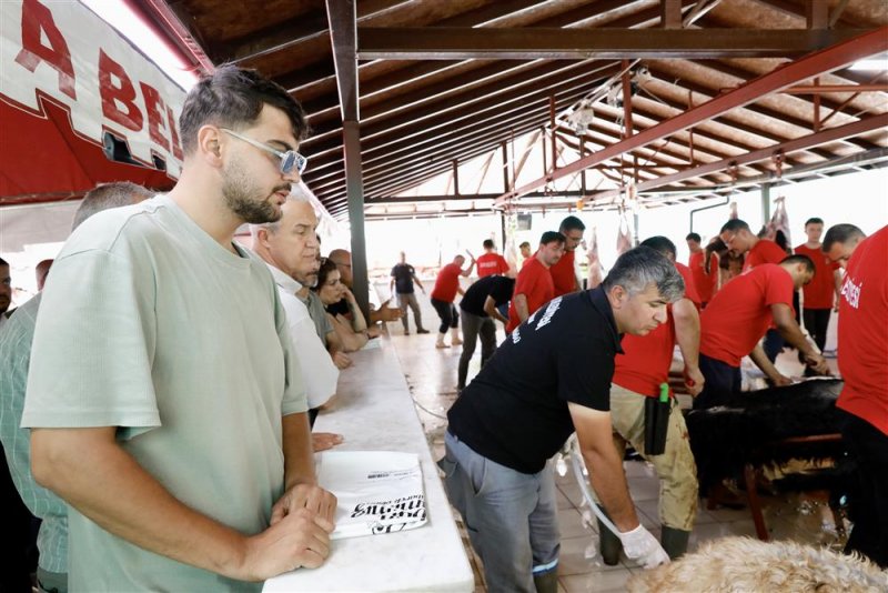 Alanya'da 4 merkezde bin 659 kurban kesildi