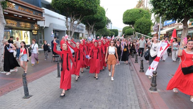 Alanya'da dostluk rüzgarı estiren festival