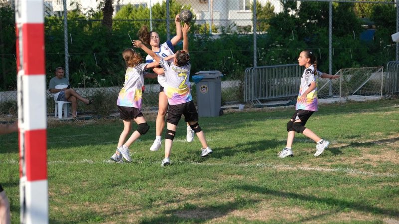 Alanya'da hentbol şenliği başladı