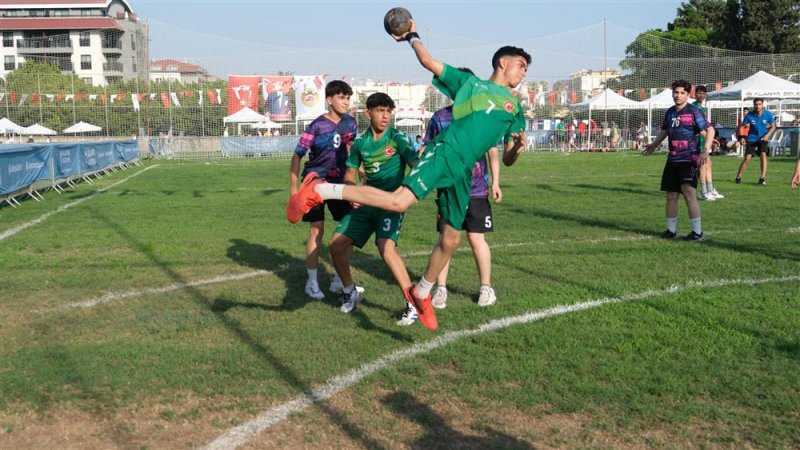 Alanya'da hentbol şenliği başladı