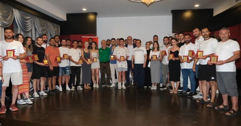 Alanya hentbol şenliği’nde plaketler verildi