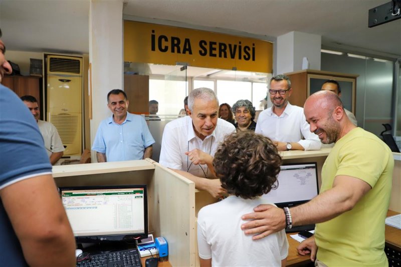 Başkan özçelik belediye personeli ile bayramlaştı