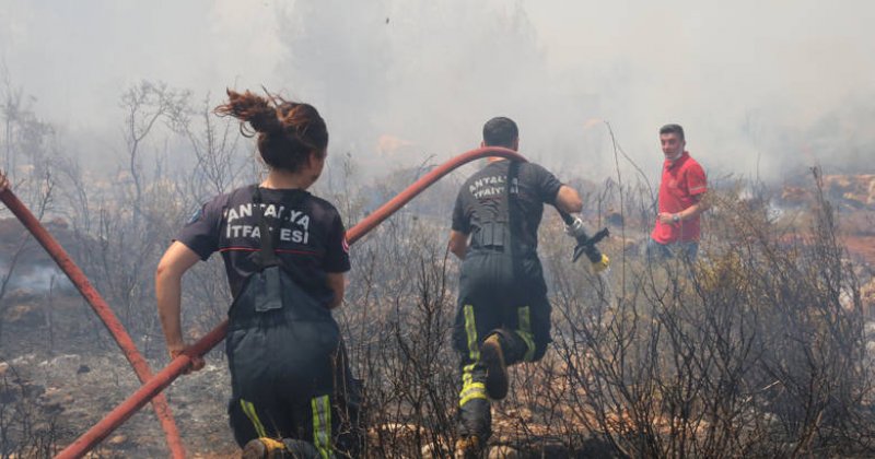 Konyaaltı Ilçesinde Çıkan Yangın Kontrol Altına Alındı
