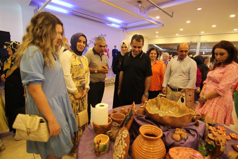 Mahmutlar el sanatları merkezi yıl sonu sergisi açıldı