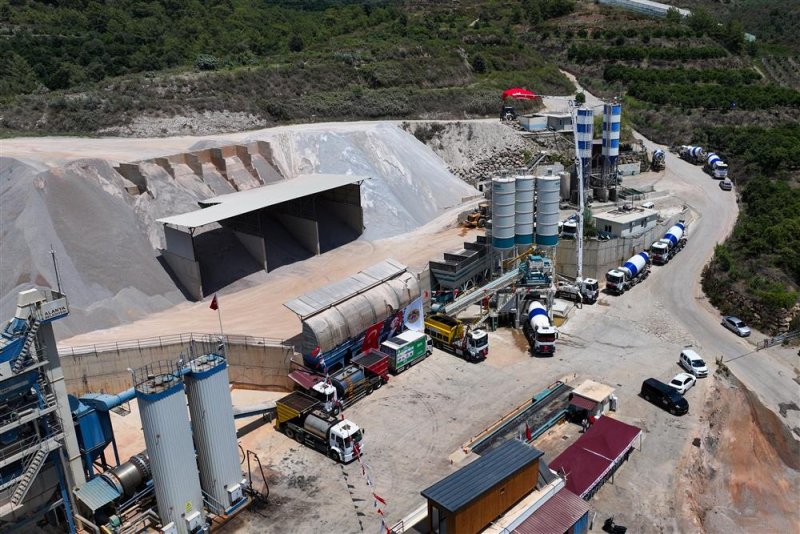 Alanya belediyesi bünyesine kazandırılan yeni beton tesisi ve araçlar hizmete başladı