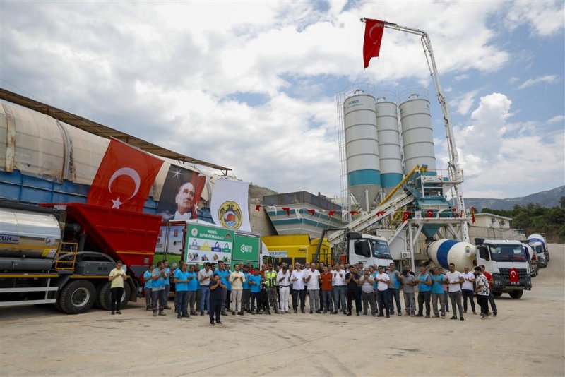 Alanya belediyesi bünyesine kazandırılan yeni beton tesisi ve araçlar hizmete başladı