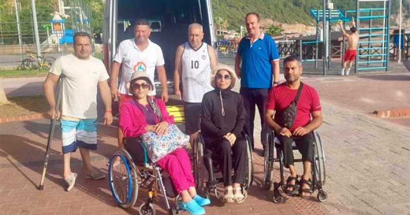 Alanya belediyesi engelsiz halk plajı özel misafirlerini ağırlıyor