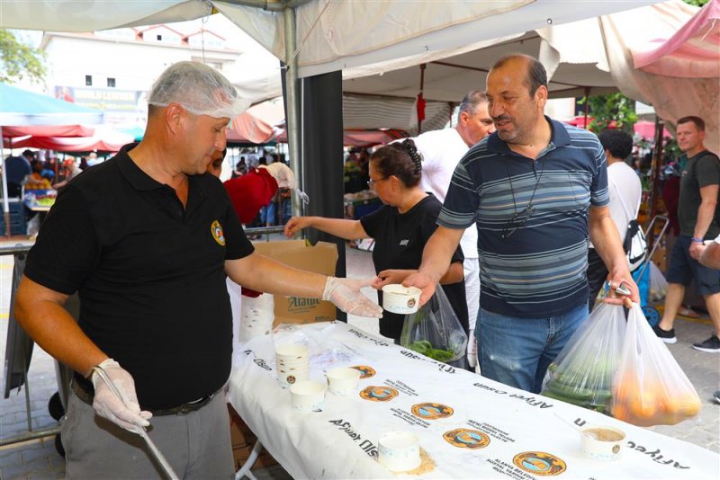 Alanya belediyesi'nden aşure ikramı