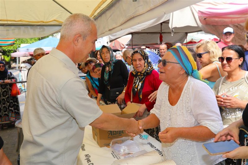 Alanya belediyesi'nden aşure ikramı