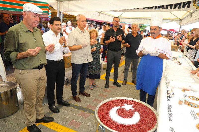 Alanya belediyesi'nden aşure ikramı