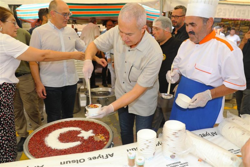 Alanya belediyesi'nden aşure ikramı