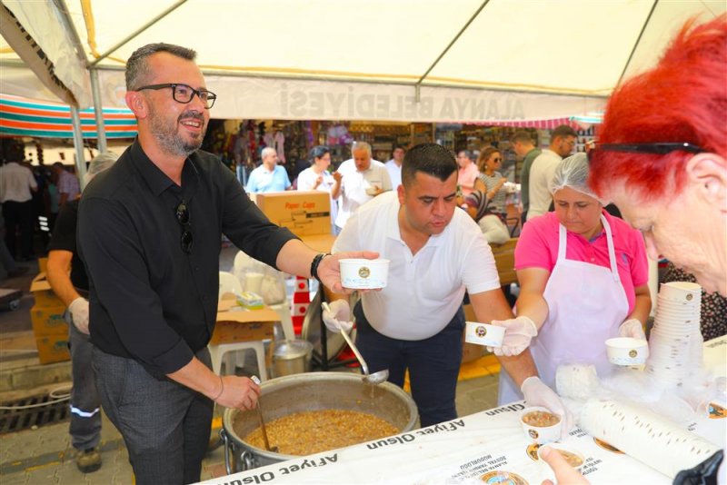 Alanya belediyesi'nden aşure ikramı