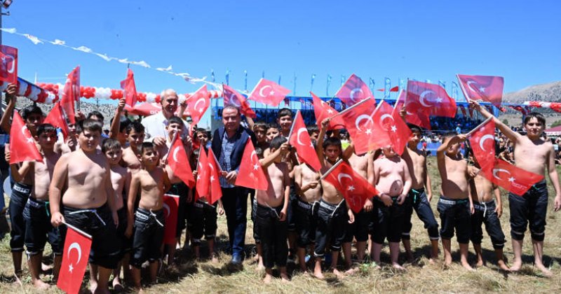 Başkan Böcek Alanya Gökbel Yağlı Pehlivan Güreşleri’nde