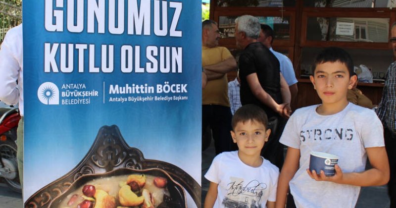 Büyükşehir Belediyesi’nin Aşure Ikramları Sürüyor