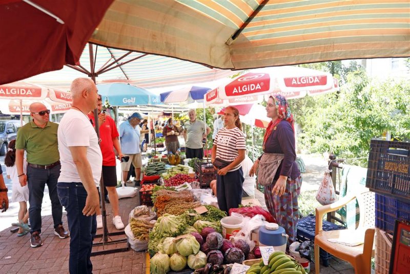 Cuma pazarı yeni yerinde kuruldu