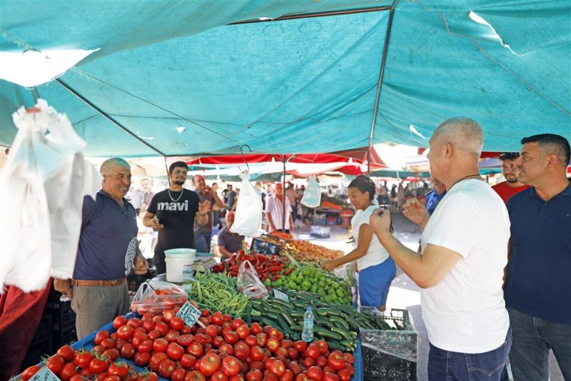 Cuma pazarı yeni yerinde kuruldu