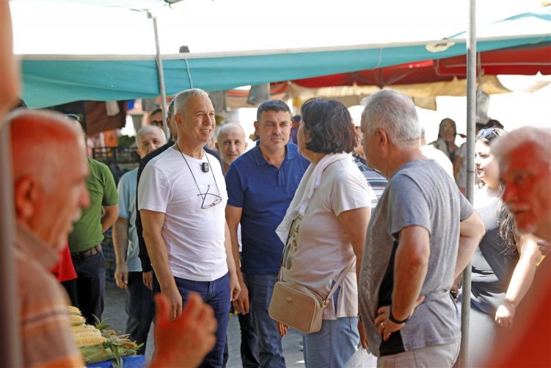 Cuma pazarı yeni yerinde kuruldu