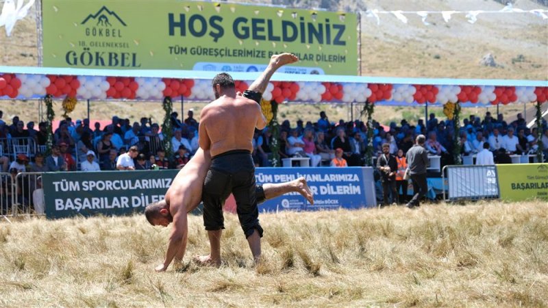 Gökbel’in başpehlivanı enes doğan oldu