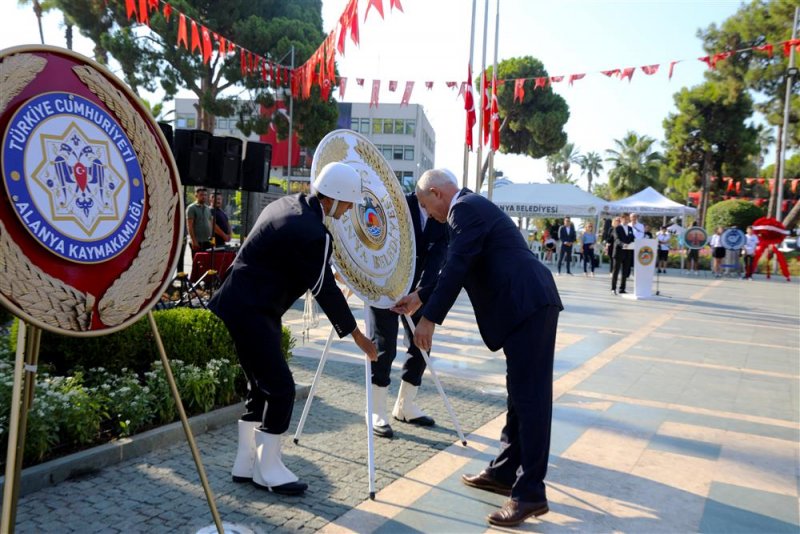 30 ağustos zafer bayramı törenle kutlandı