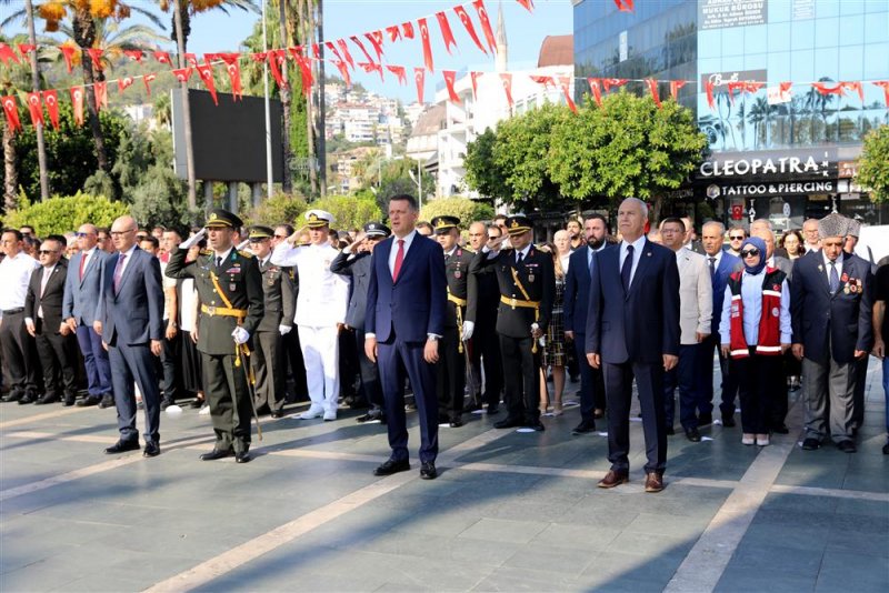 30 ağustos zafer bayramı törenle kutlandı