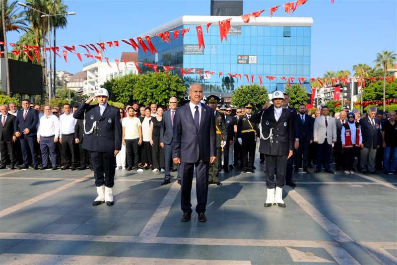 30 ağustos zafer bayramı törenle kutlandı